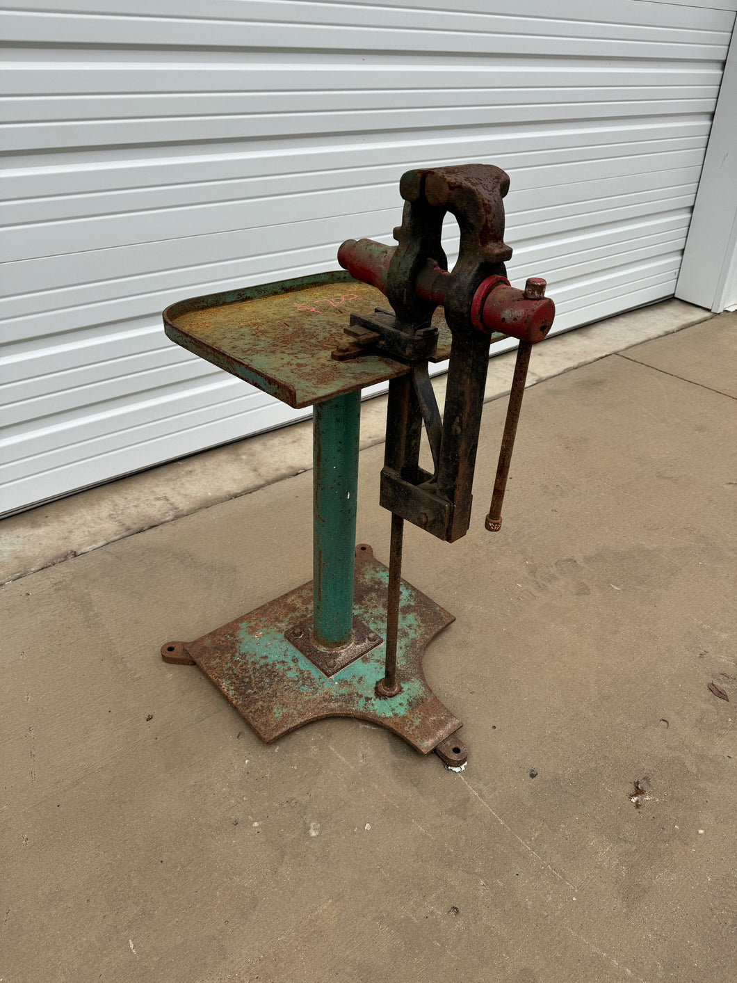 Leg Vise with Factory Stand